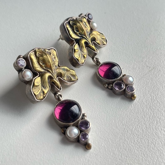 Echo of the Dreamer Mars and Valentine golden Orchid Floral Earrings - Picture 2 of 12